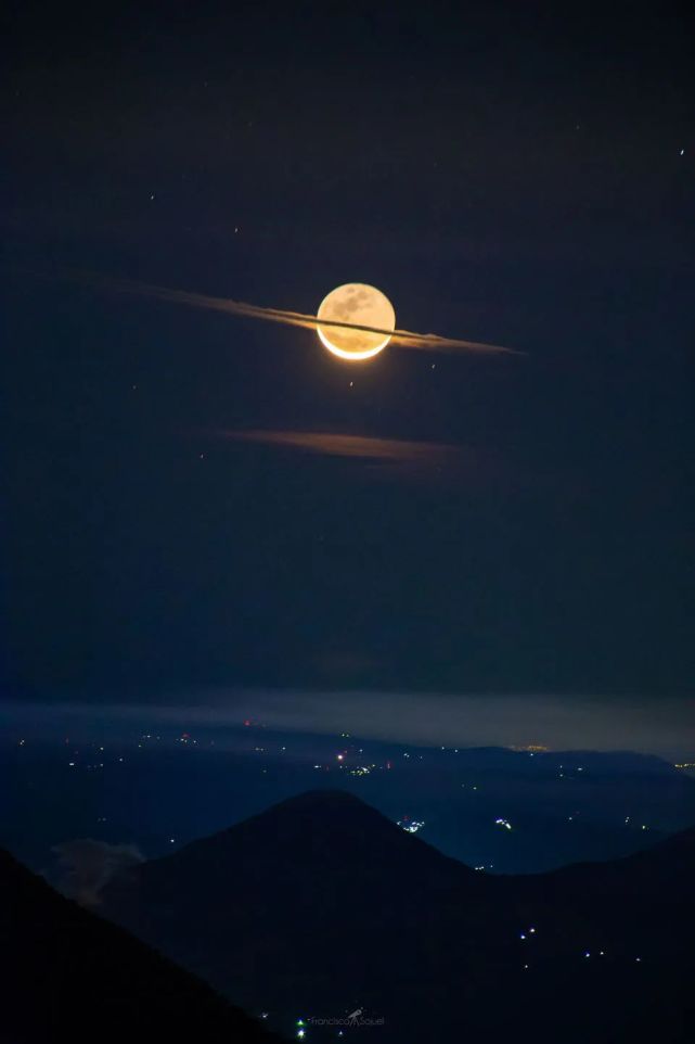 形似土星的月亮