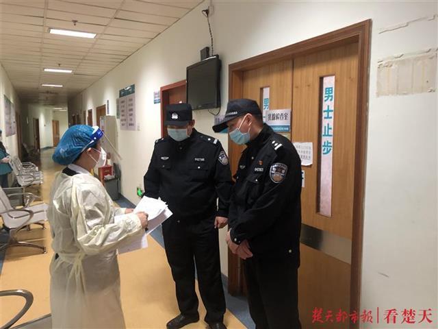 妻子临产丈夫滞留外地,贴心民警设法助夫妻团聚