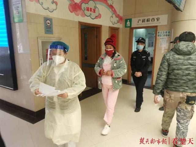 妻子临产丈夫滞留外地,贴心民警设法助夫妻团聚
