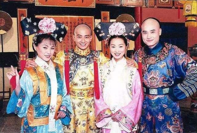 1995年郑家榆主演电影《还珠格格,正式进入娱乐圈,在电影中占据女二