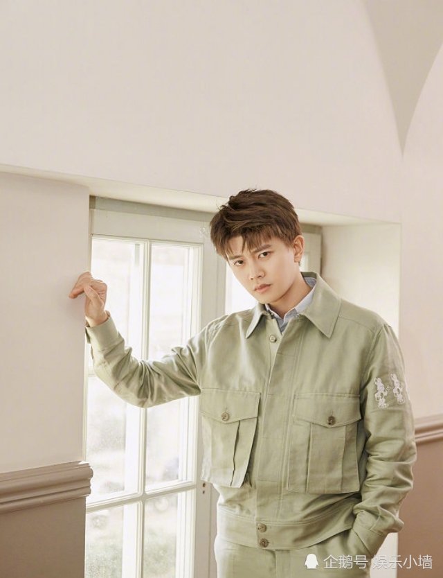 [cp]#任嘉伦文案# [给你小心心]#任嘉伦411生日快乐# 毕竟是出过国超