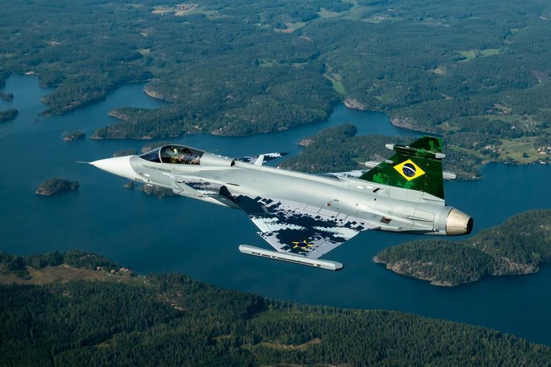 在区域平衡方面,巴西空军的120架战斗机约占到拉丁美洲战机市场份额
