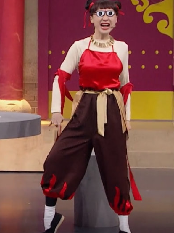 何为身材最好的喜剧演员?看金靖穿"修身衣"后,我一下呆住了