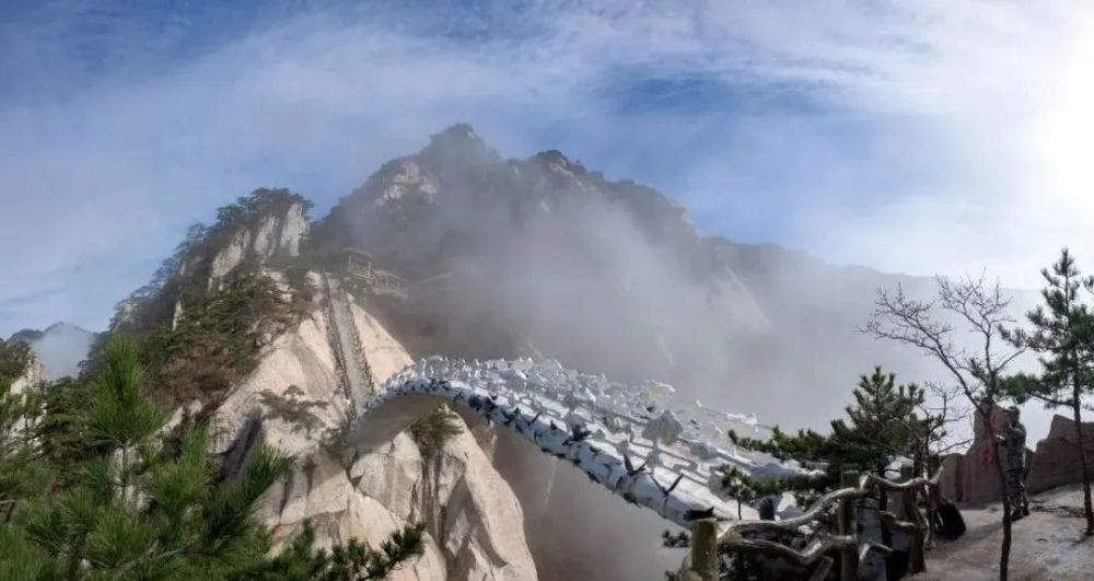 地址:湖北省黄冈市罗田县九资河镇天堂寨风景区 罗田薄刀峰风景区