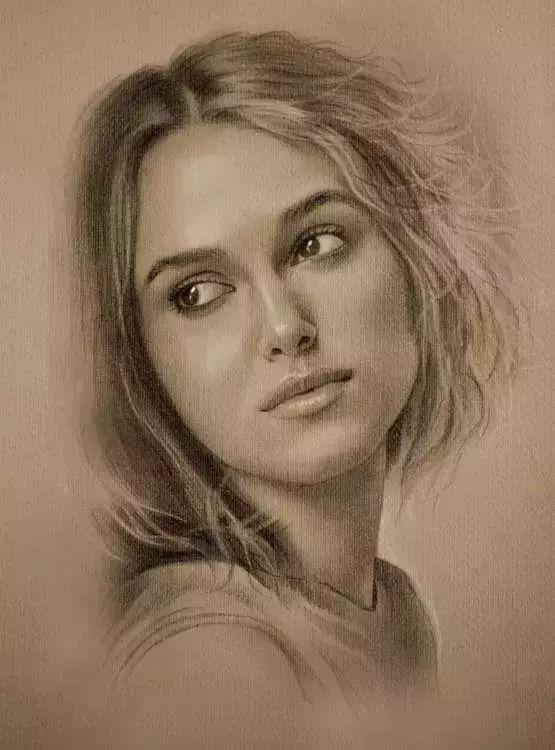 只用黑白灰三个色调就能画出美女肖像,素描的美丽永不