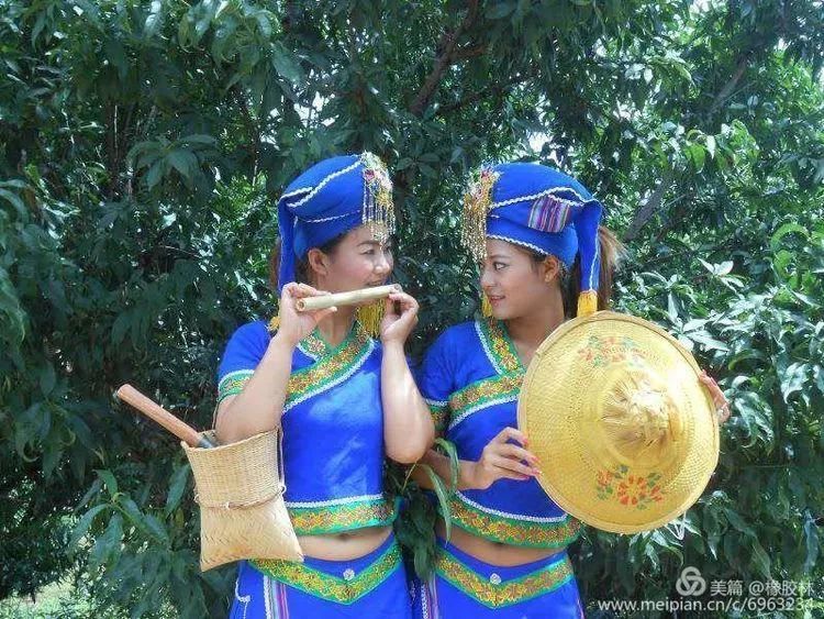 永德布朗族服饰介绍 布朗族是信万物有灵,因此,布朗族图腾选用何种