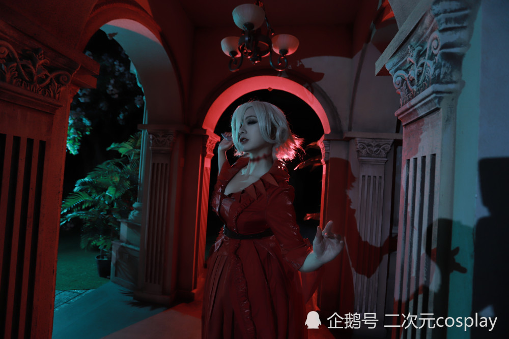 《第五人格》红夫人cos,优雅端庄,如此美艳我只能称声