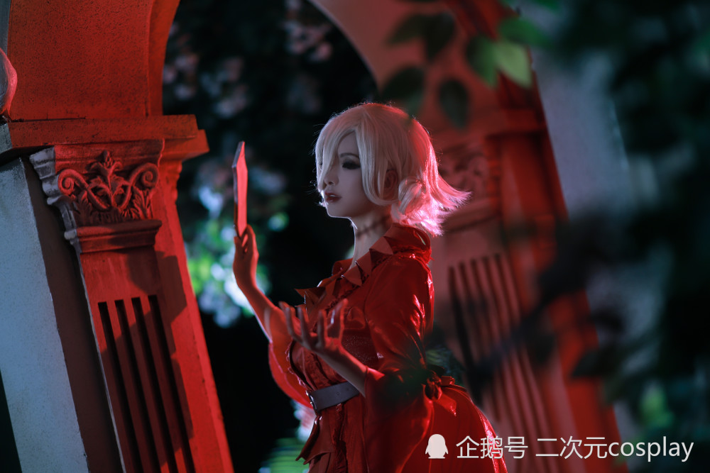 《第五人格》红夫人cos,优雅端庄,如此美艳我只能称声
