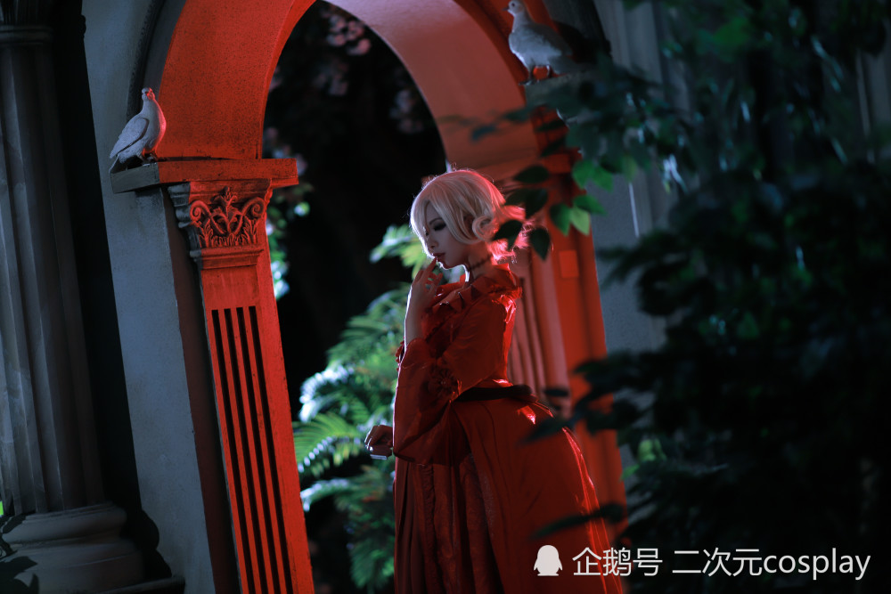 《第五人格》红夫人cos,优雅端庄,如此美艳我只能称声