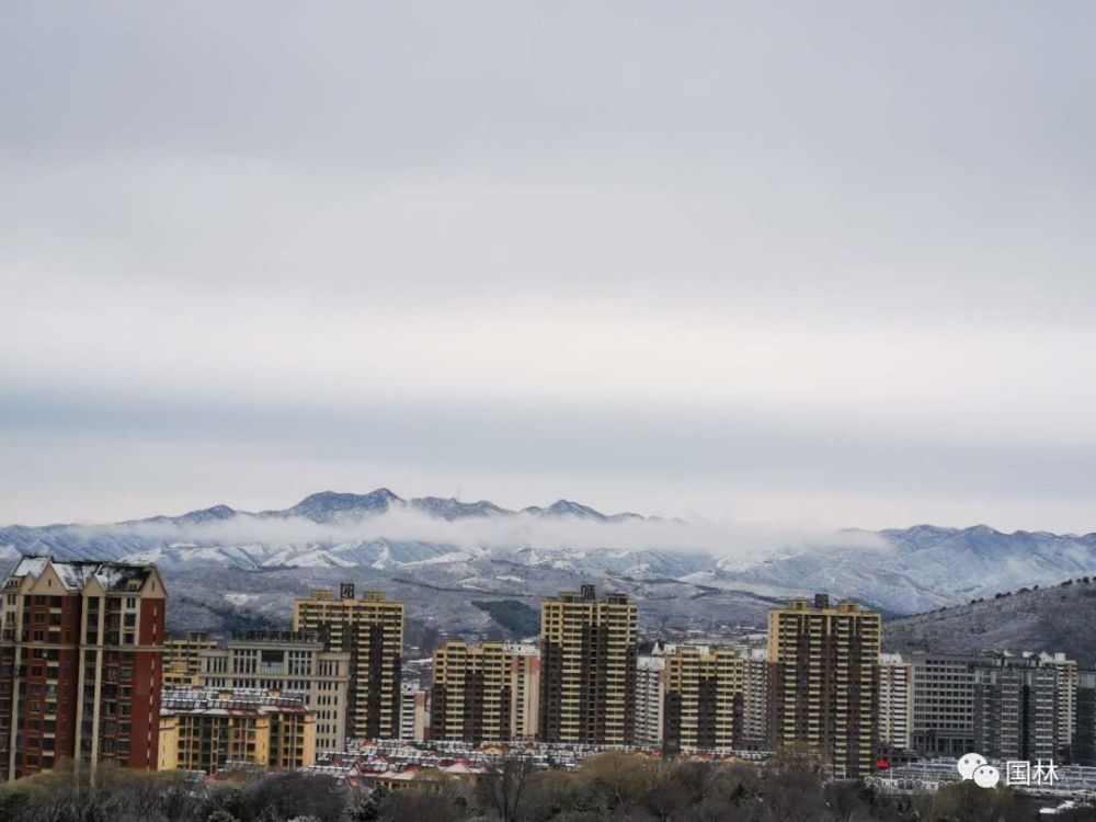 迎来雨雪天气,一早起来刷朋友圈被滦平美景吸引住了,走在滦平南山公园