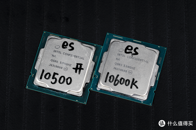 两颗 es 处理器,10500 的编号是 qsrk,10600k