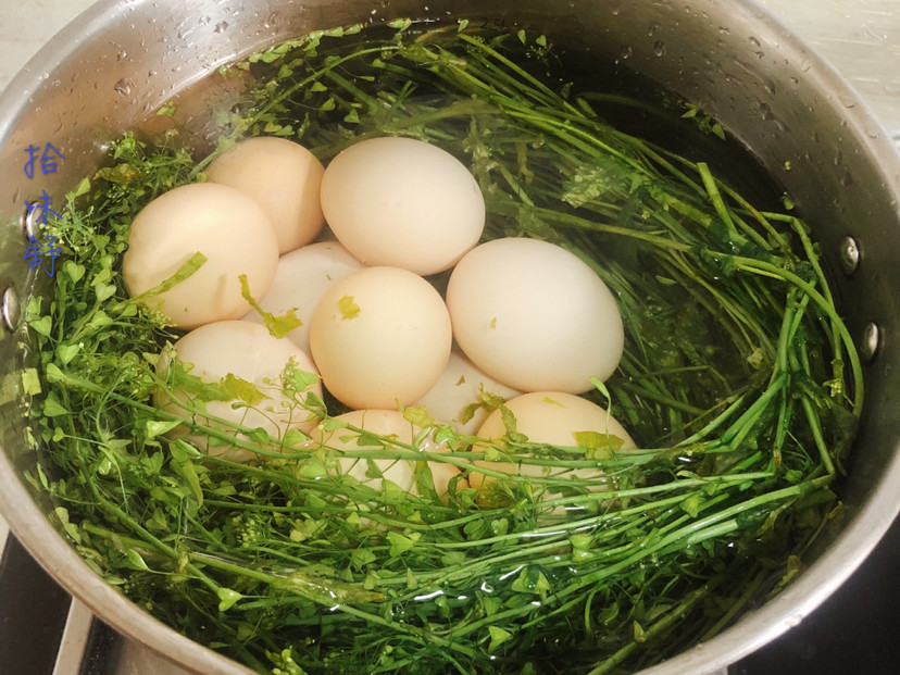 吃地菜煮鸡蛋头真