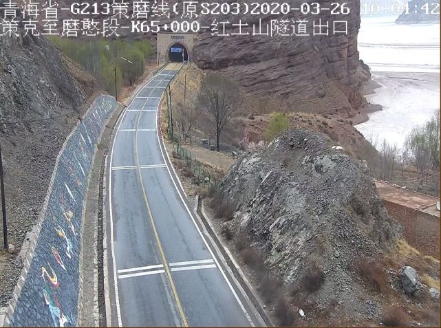 g213策磨线,红土山隧道出口,麦秀山路段正在降雪.