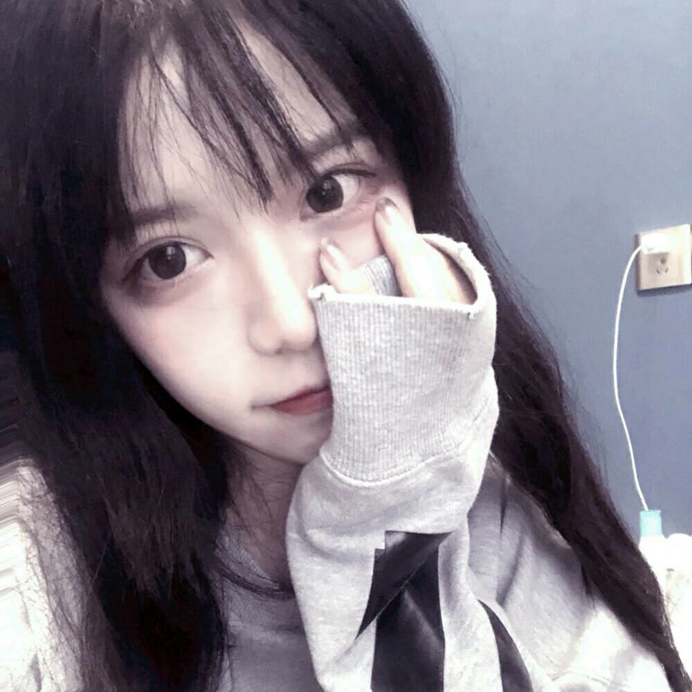 ins·伤感女生头像:总想着消失一段时间,等着暴风雨