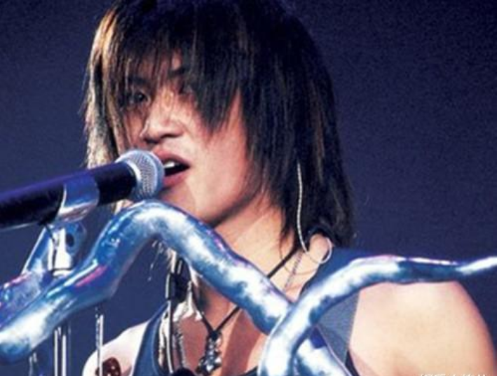1999年左右的谢霆锋火到什么程度?真的盖过"四大天王"