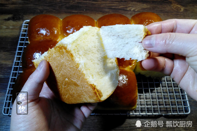15,老面包用手撕着吃,一片一片的,甚是美味,小时候吃的面包味道一股脑