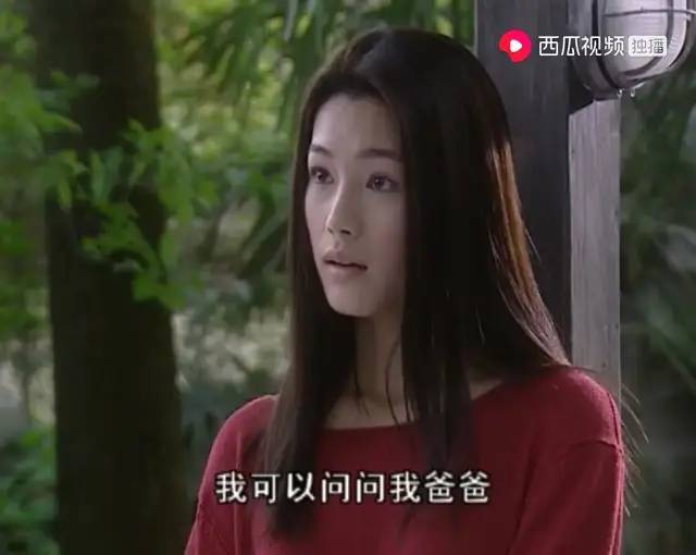 龙小羽因为涉嫌杀害前女友祝四萍被当作犯罪嫌疑人.