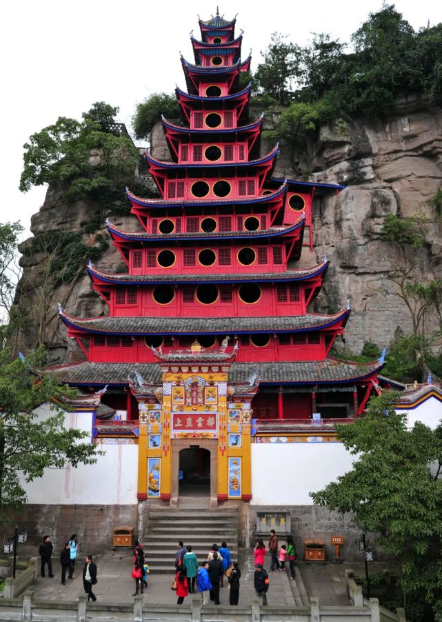 忠县出口下道——经忠县县城—过长江大桥—复兴镇天子山旅游度假区