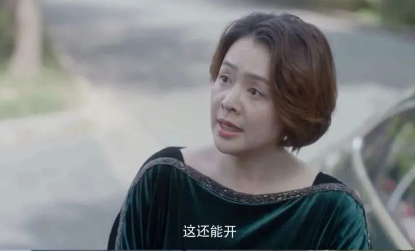 安家中的阔太太嫁给初恋男友生一子如今41岁不红却很幸福