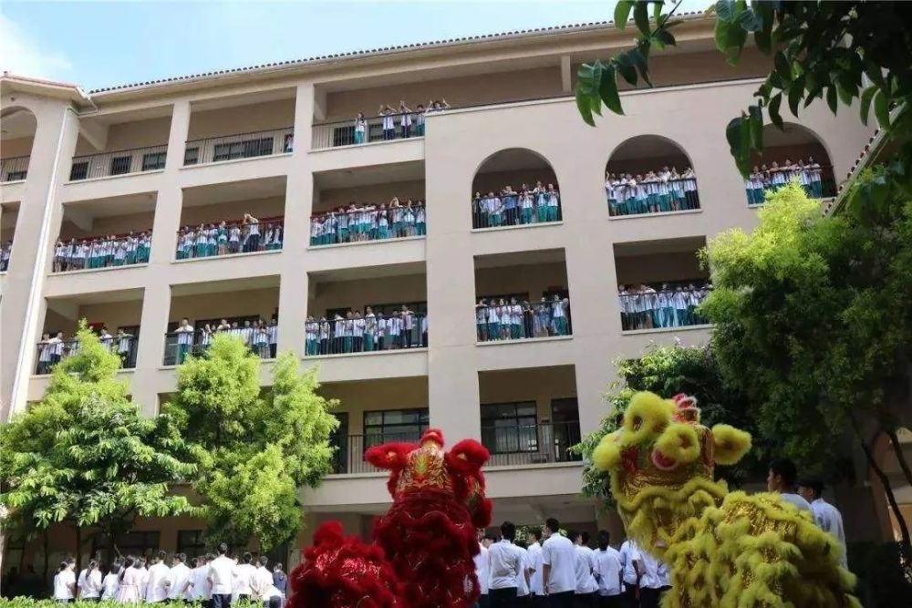 04 东莞市东城东珠学校 学校地址电话: 地址:东莞市东城区牛山社区