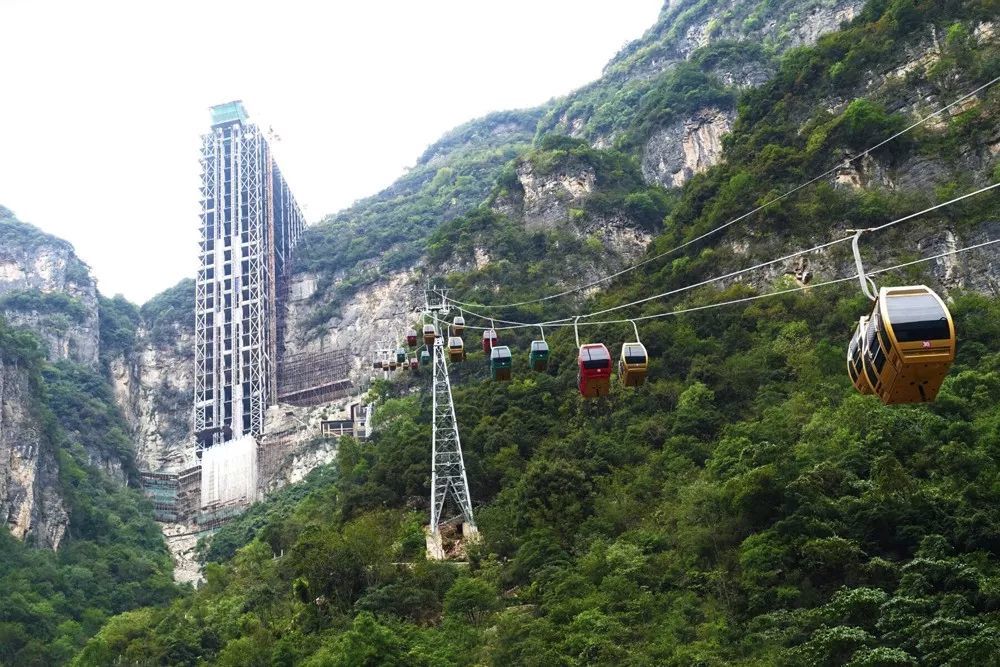 何志宏 摄 黄岩景区位于巫山县柳坪黄岩村, 地处巫峡之巅和神女溪