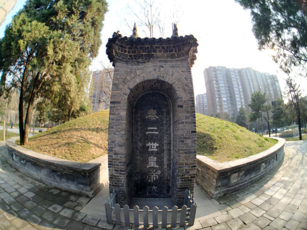 西安曲江池边一座帝王墓,墓主大家都很熟悉,富人扎堆住在墓周围