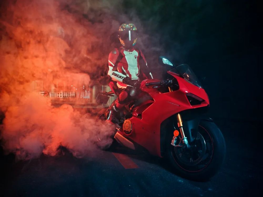 艺术品与镜头的碰撞,杜卡迪panigale v4 s实拍壁纸奉上