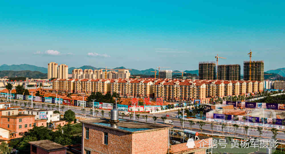 江西于都县工业园区,一座座拔地而起的高楼建筑,于都