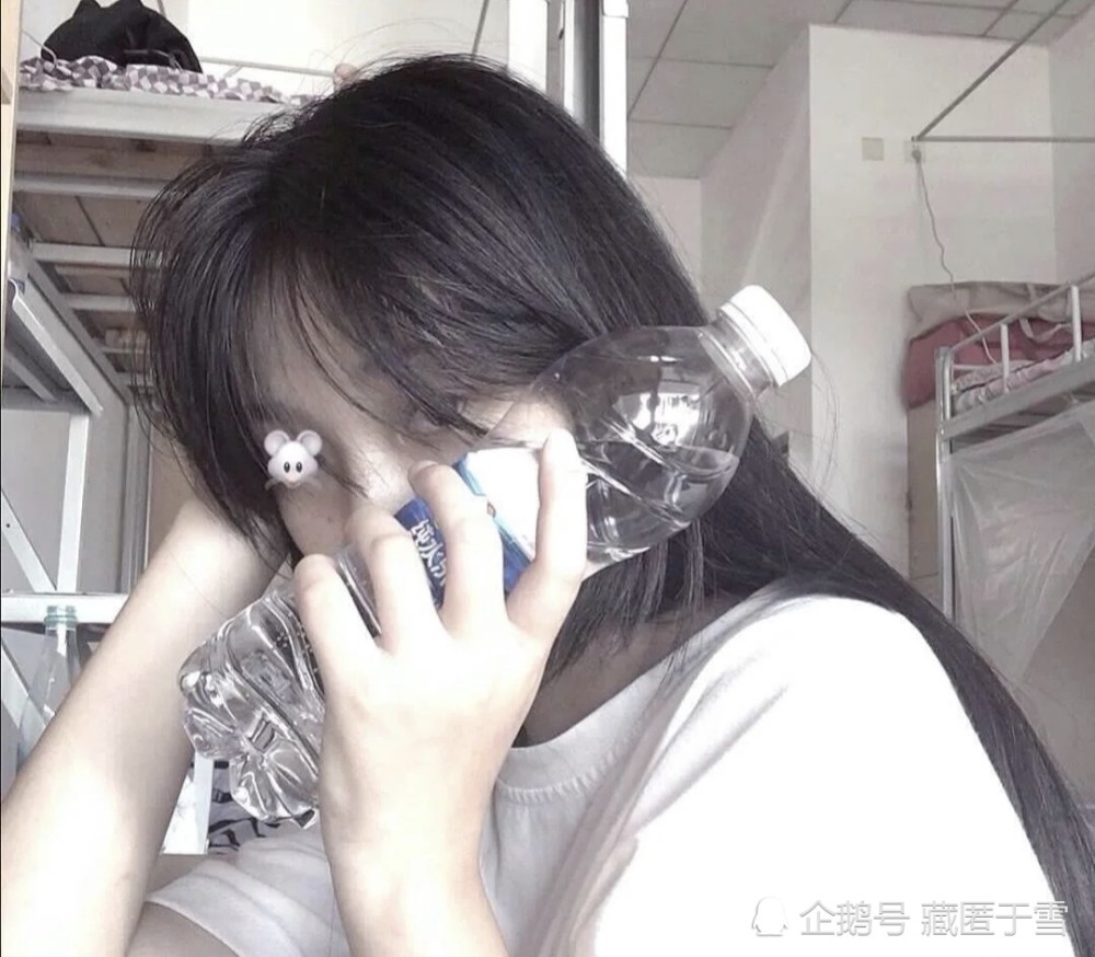 不露脸女生气质头像,夏天了,头像也要清凉一些!