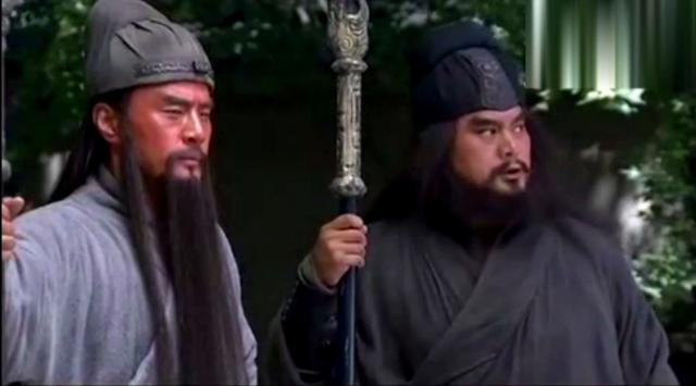 张飞和关羽谁更厉害,为何张飞名声不如关羽,不都是万人敌吗