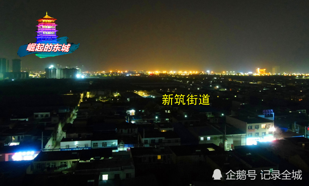 夜晚高空中西安陆港的核心区新筑街道真的很美