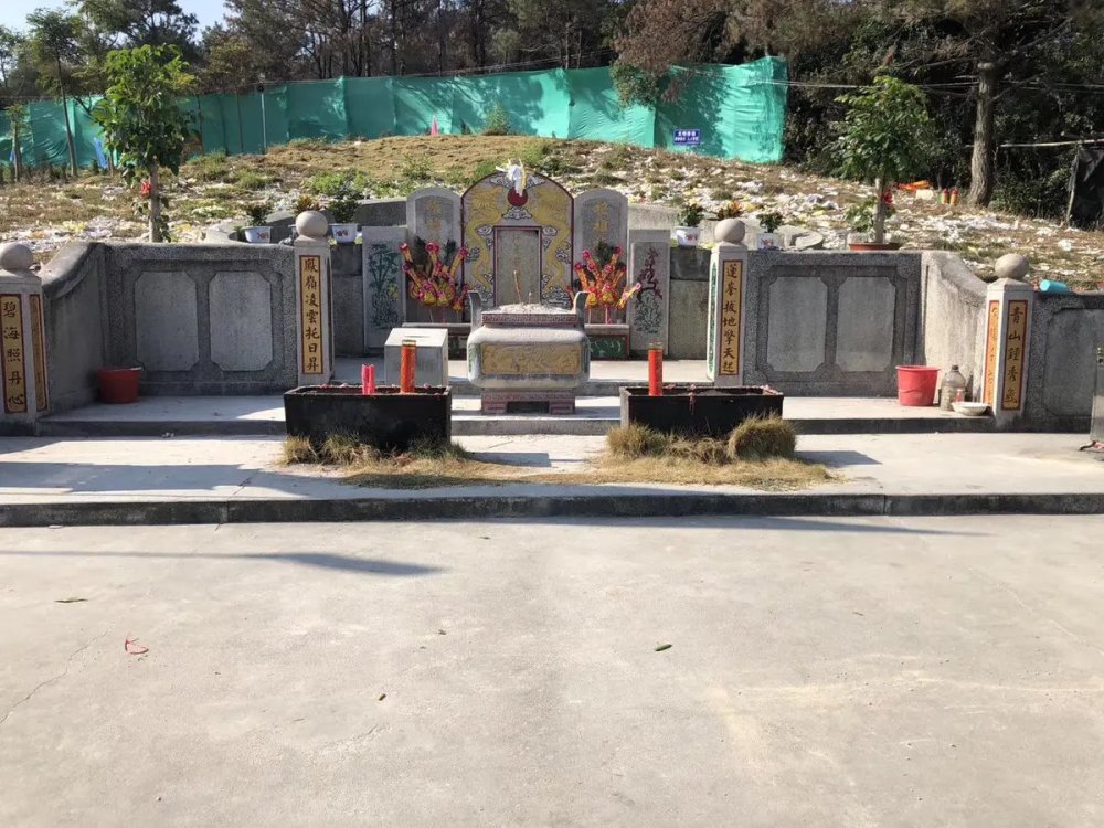著名风水师黄俊仁带领弟子考察潮汕四大名墓之一江夏黄公之墓