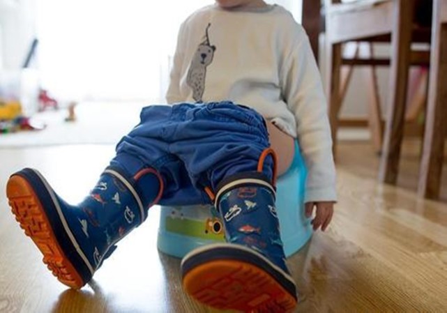 为啥孩子不在幼儿园拉臭臭,非要回家再解决?老师不说