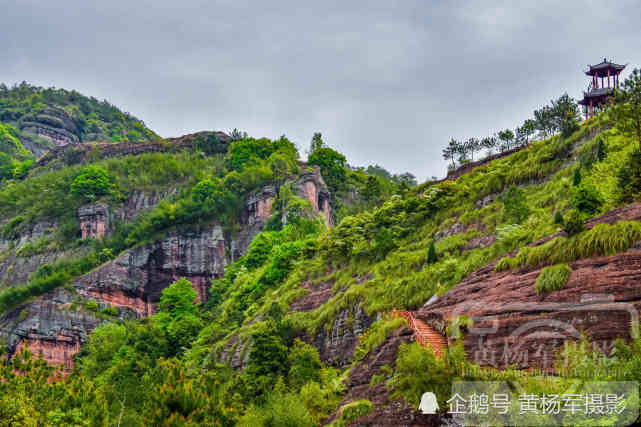 江西石城县通天寨,春日的赣南山间丹霞风景很迷人,人