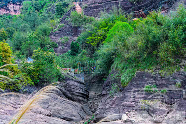 江西石城县通天寨,春日的赣南山间丹霞风景很迷人,人