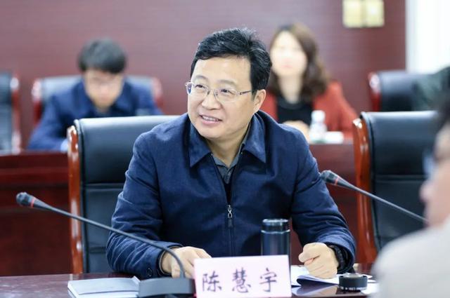 会上,沈峻峰书记,陈慧宇县长相继作补充讲话.