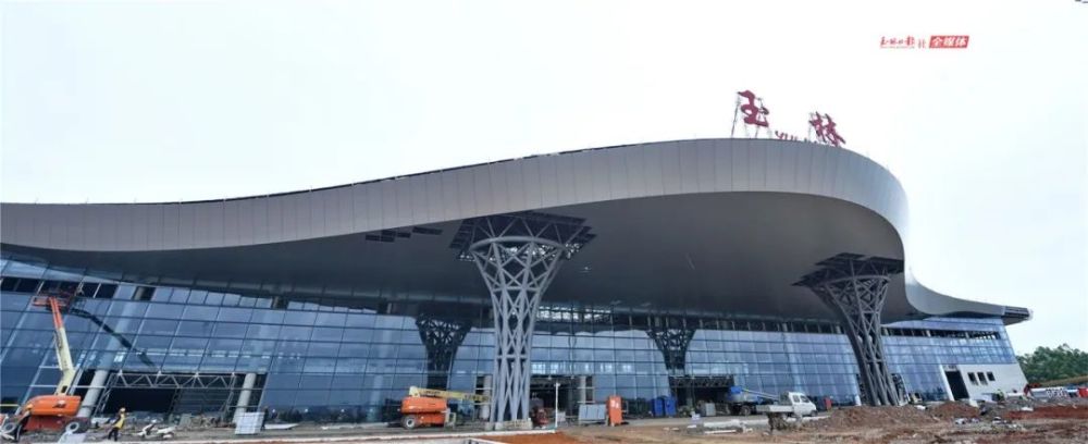 据介绍,玉林福绵机场包括飞机跑道,空管及供油工程等内容的飞行区已