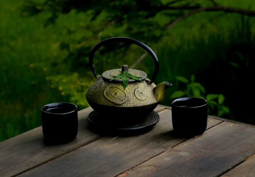 将茶当做是一种修禅,投入十分的专注和感情.