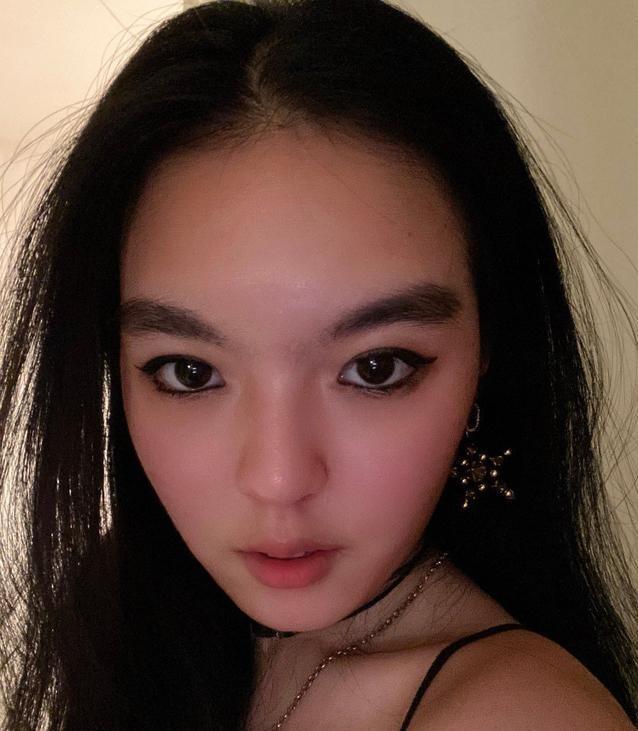 李咏18岁女儿晒哥伦比亚大学offer！小太妹变学霸，李咏真能安心了
