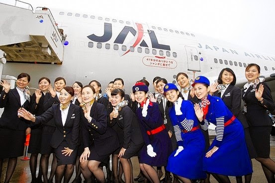 日本航空空姐下月起不必再穿短裙高跟鞋,网友为人性化
