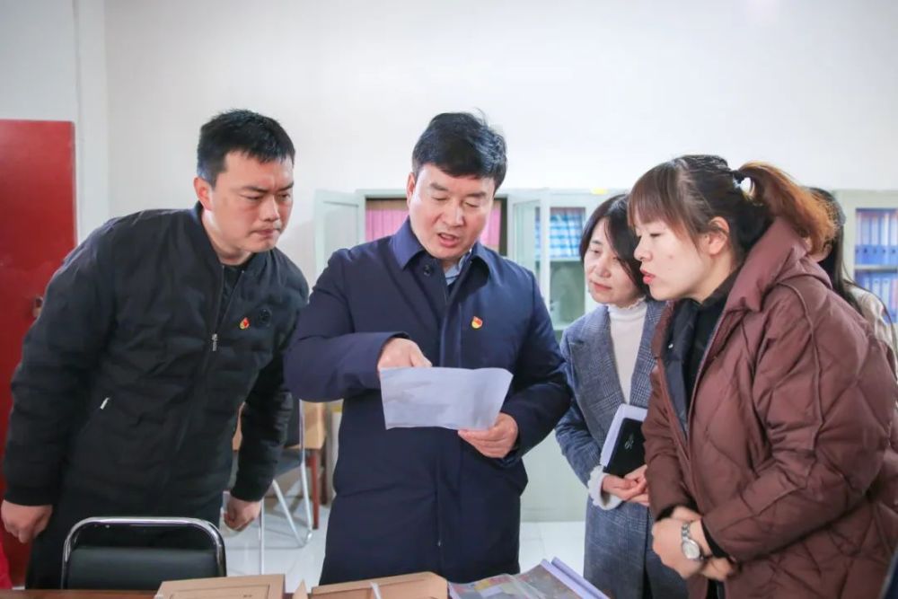 县委副书记,县长刘兵督导检查脱贫攻坚工作