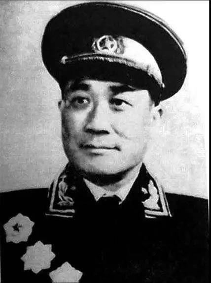 开国中将号称"佛光将军",率军扬威国外,敌人称他为"龙图片