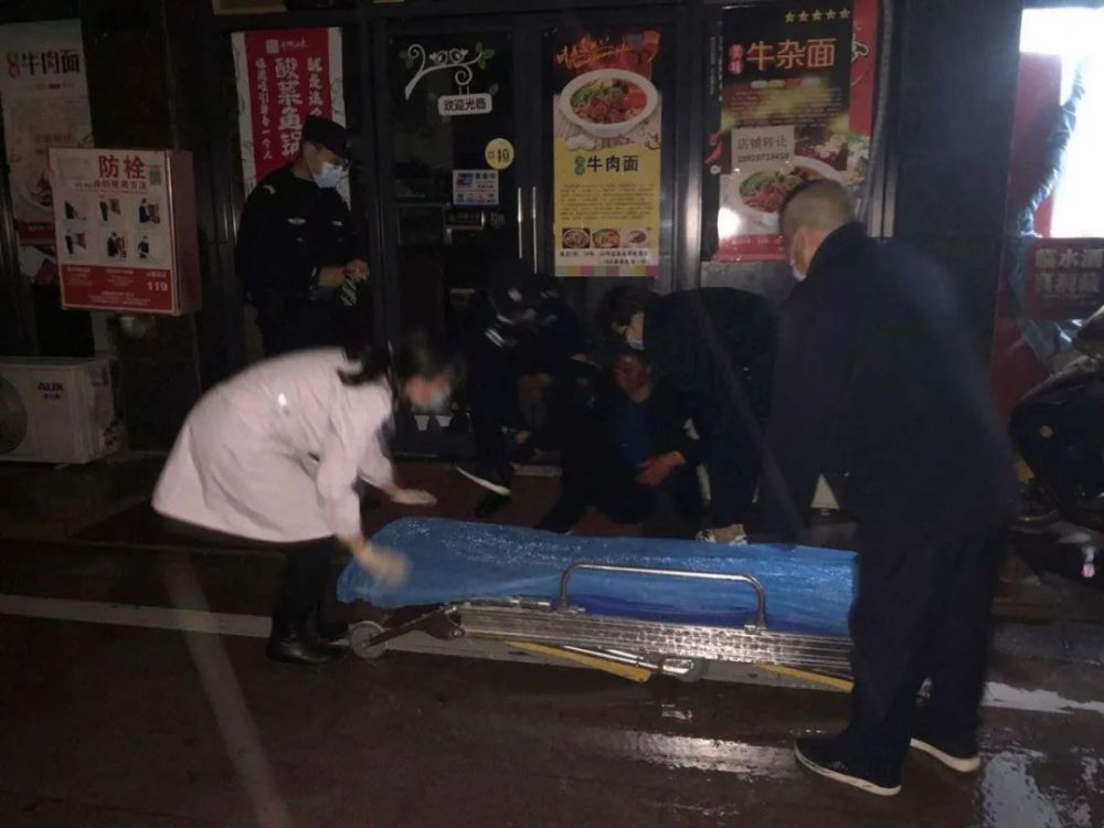 事发金寨街头!一男子头部血流不止!