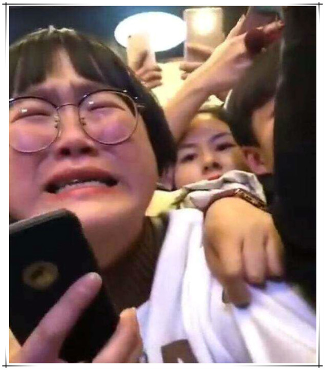 15岁女孩追星3天花掉12万,盲目追星的孩子,有多可怕?