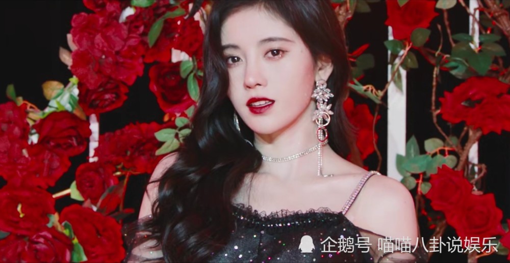 鞠婧祎《爱未央》身穿黑色纱裙,舞姿轻盈优美,眼神清澈