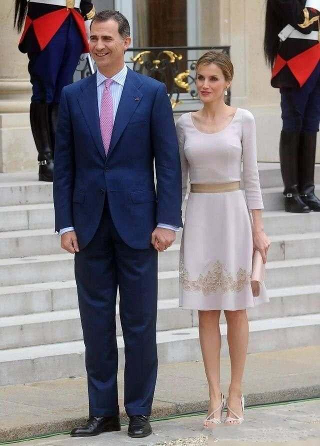 四,二婚嫁给小自己25岁法国总统的布丽吉特