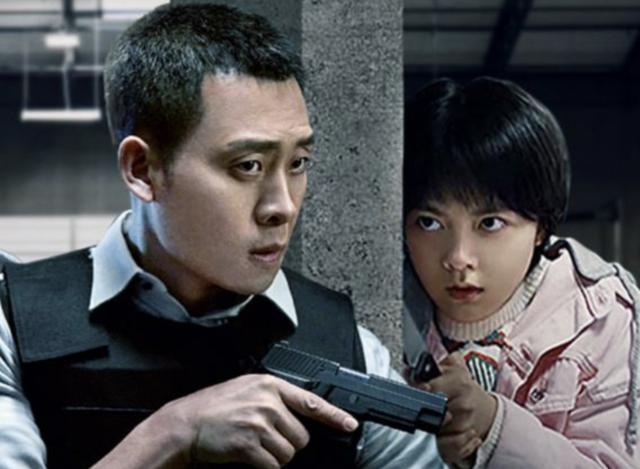 让女演员下跪,把人塞进缸,把导演绑树上,张译干过很多