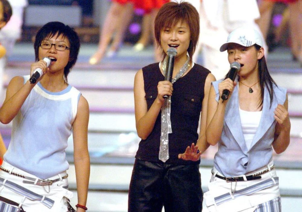 从05年《超级女声》到《青你2》,好一个内地歌舞选秀的消亡史