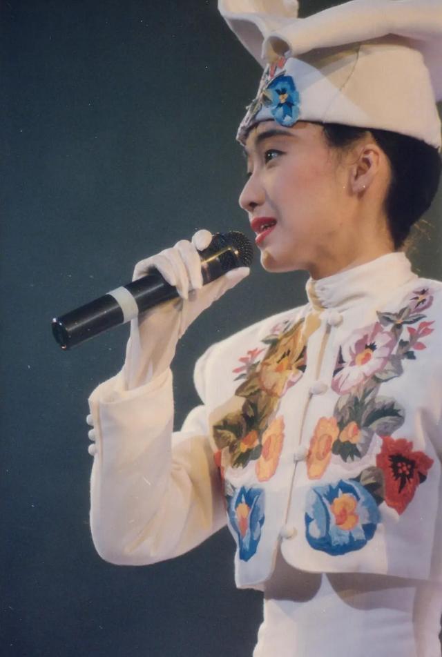 陈慧娴:3段失败恋情,55岁没结婚没孩子,父母为她操碎了心