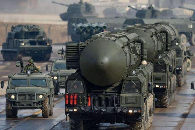 美国追问中国核弹头数量,却不想得到4字回应,体现东方